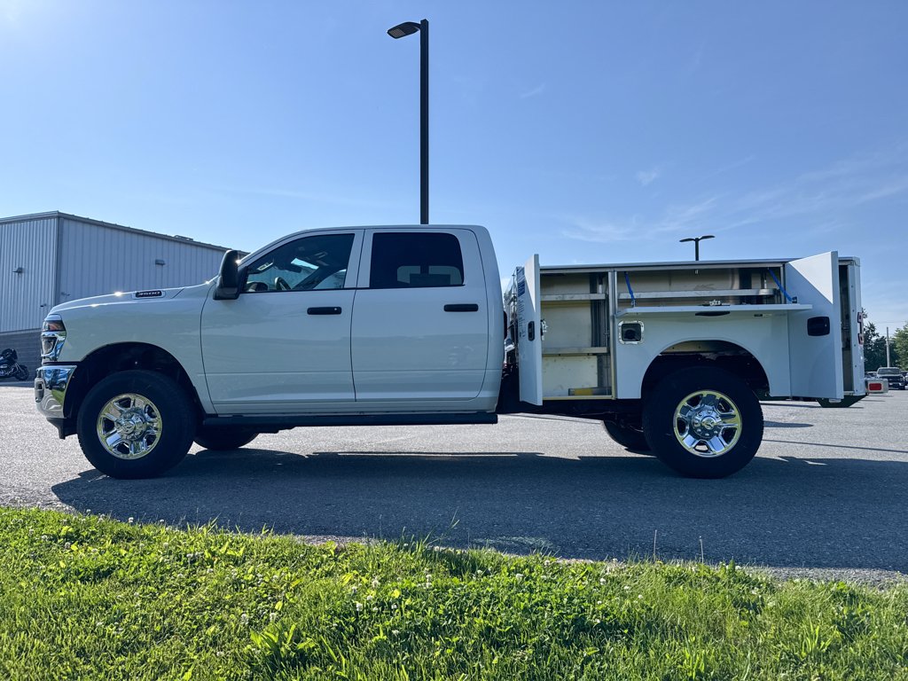 New 2026 Bright White Clear-Coat Exterior Paint RAM Tradesman image 16