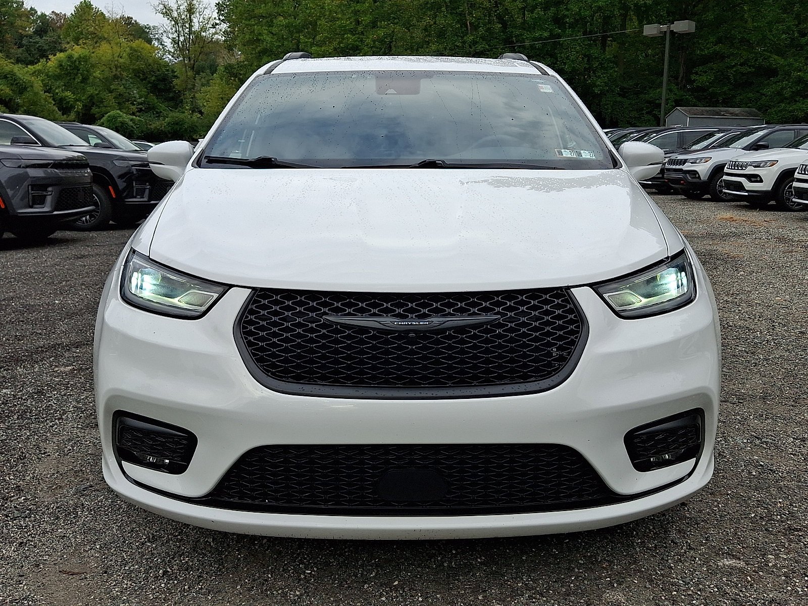 Used 2022 Bright White Clearcoat Chrysler Touring L image 2