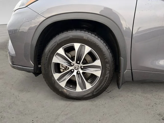 Used 2021 Gray Toyota XLE image 9