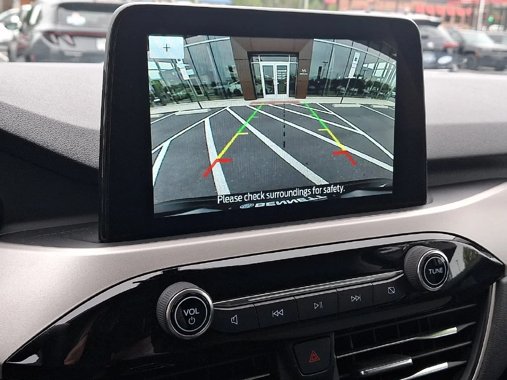 Used 2022 Gray Ford SE image 18
