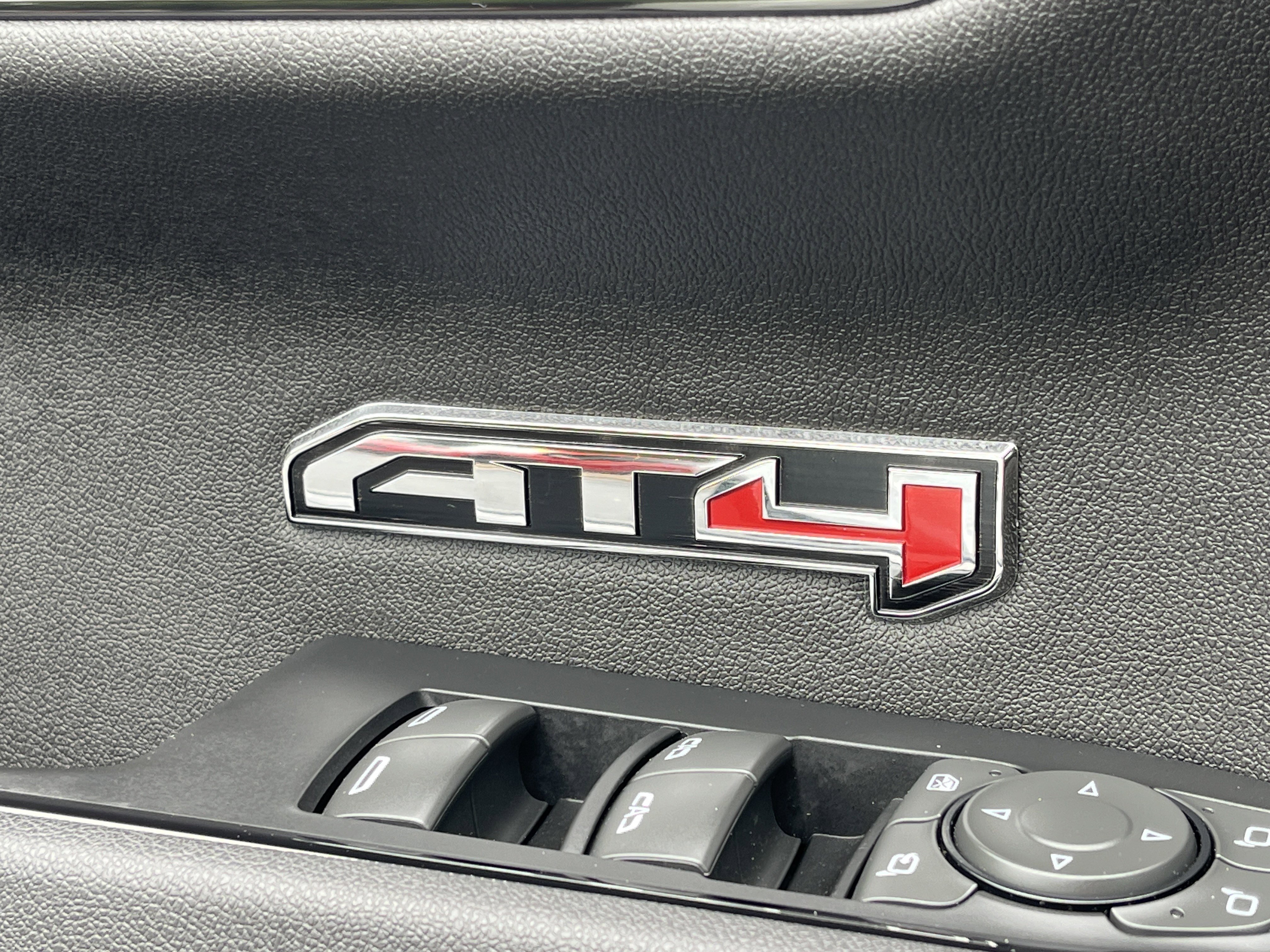 Used 2025 Summit White GMC AT4 image 15