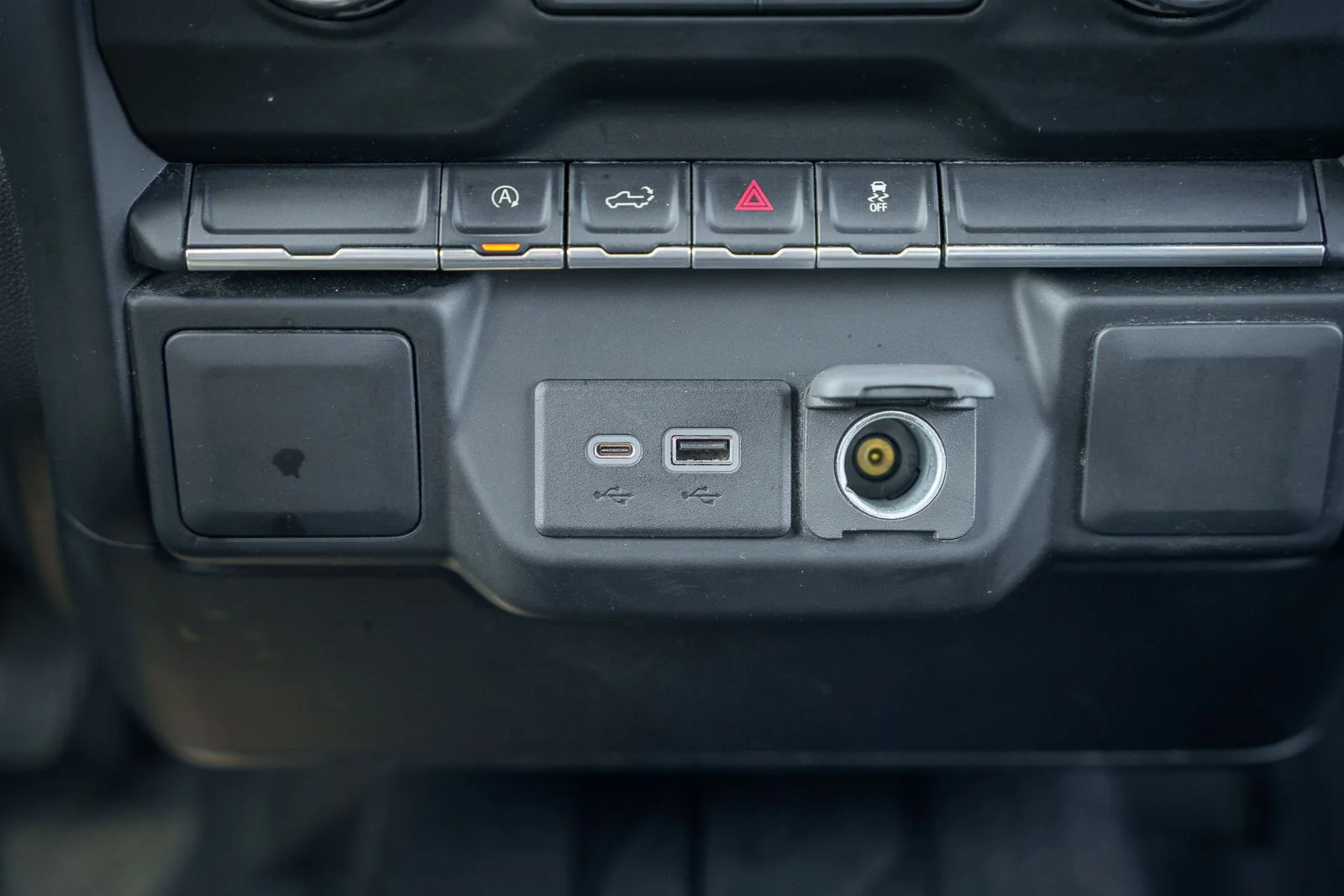 Used 2022  Chevrolet Custom image 30