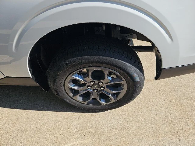 New 2026 Oxford White Ford XLT image 36