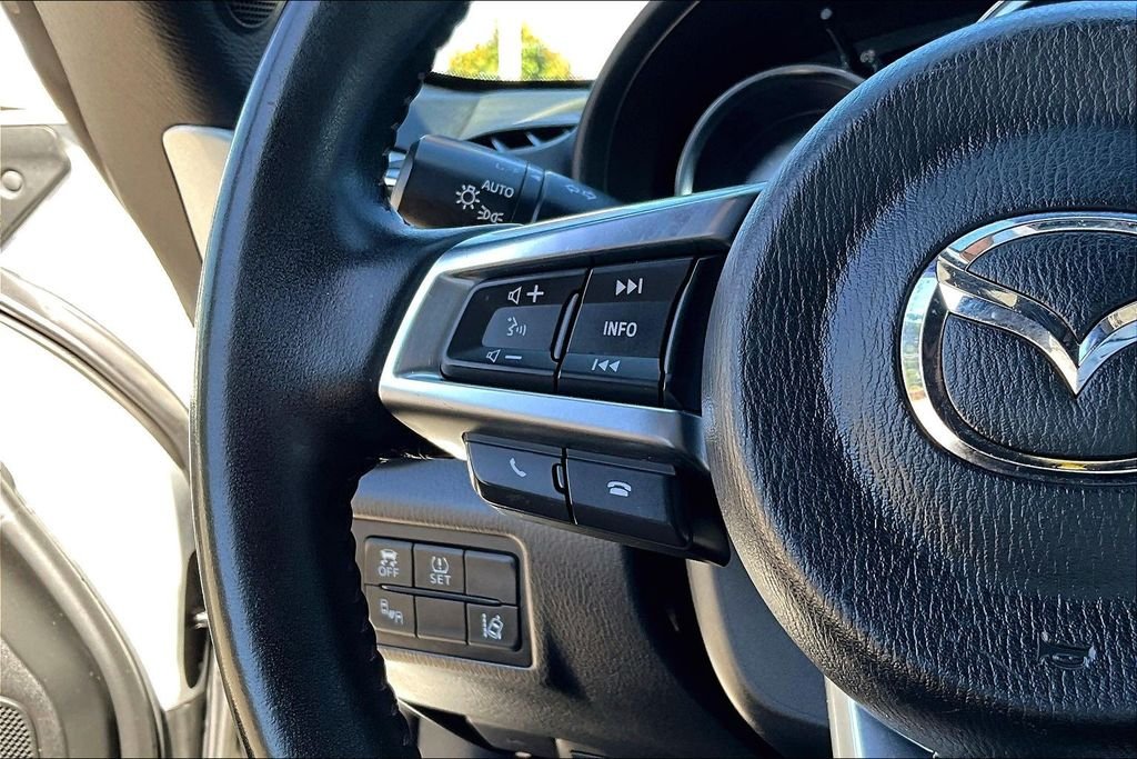 Used 2016 White Mazda Grand Touring image 7