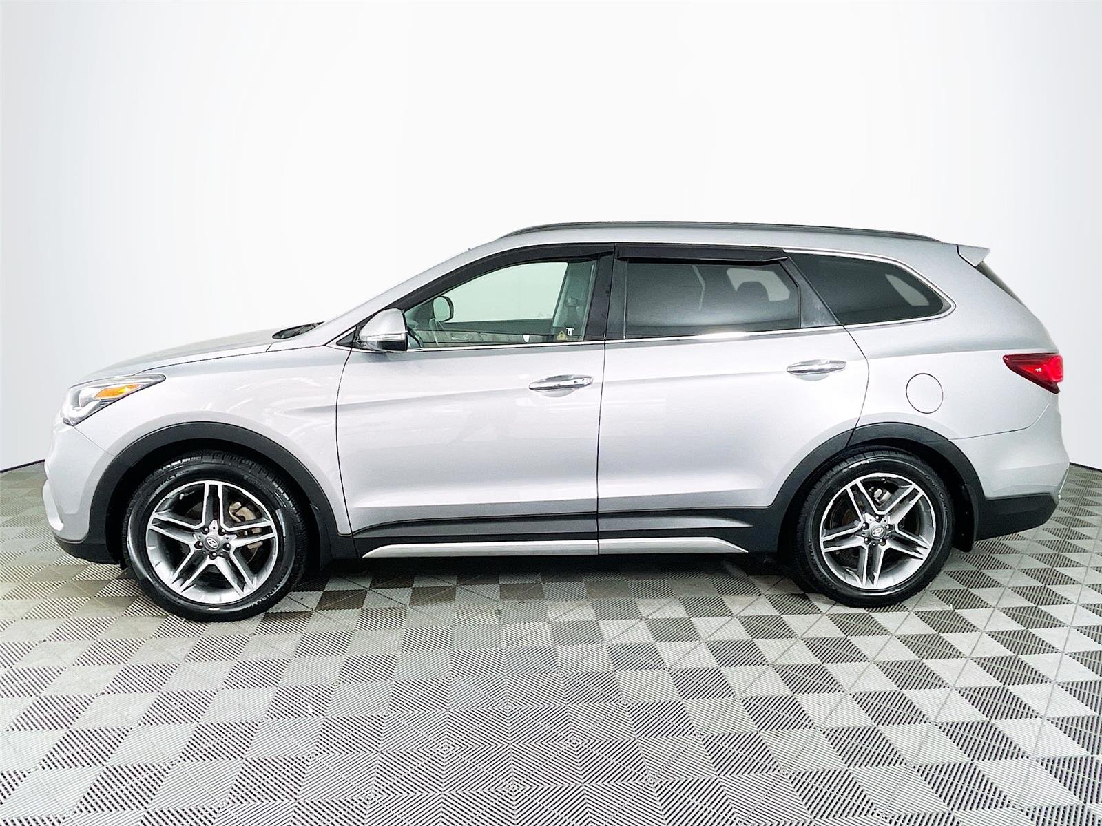 Used 2017  Hyundai Limited Ultimate image 4