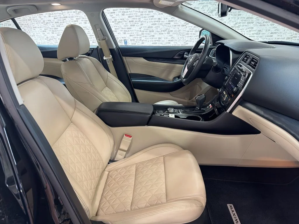 Used 2022 Black Nissan Platinum image 11