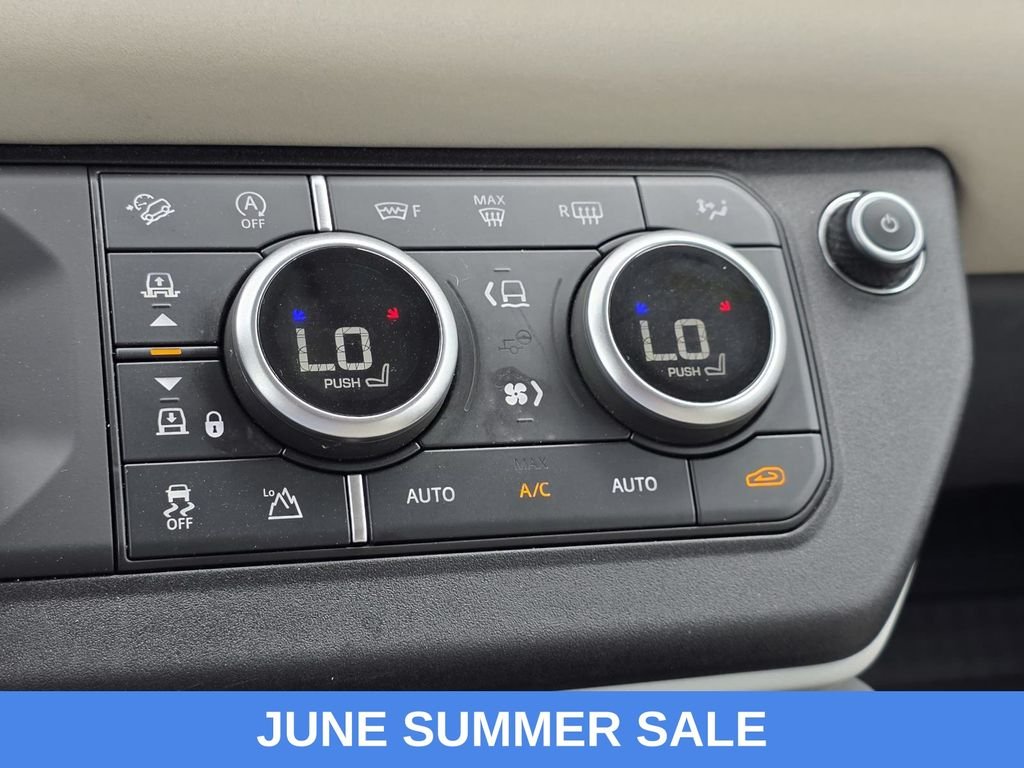 Used 2023 Green Land Rover SE image 28