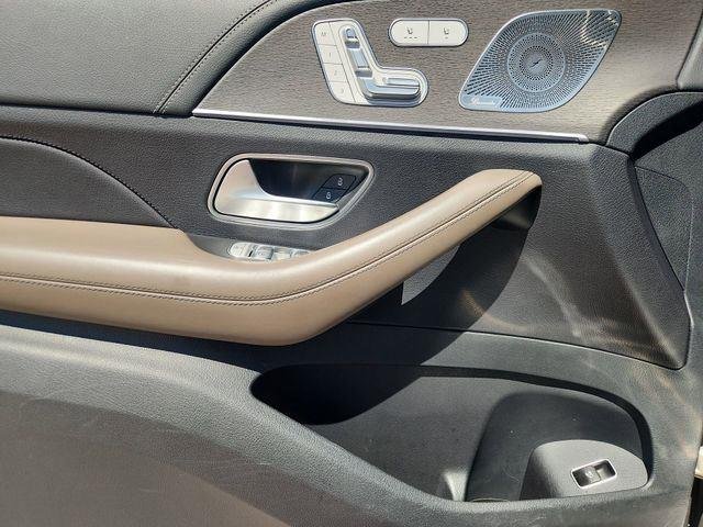 Used 2023 Silver Mercedes-Benz 4MATIC® image 23