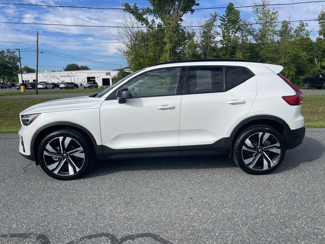 Used 2025 White Volvo Plus Dark Theme image 2