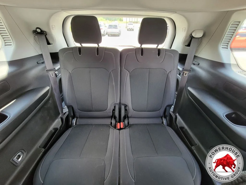 Used 2023 White Jeep Laredo image 16