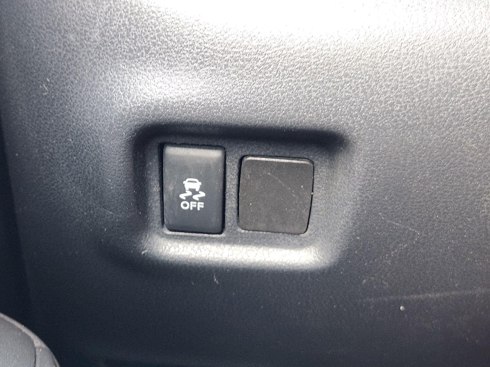 Used 2014 Titanium Nissan SV image 20