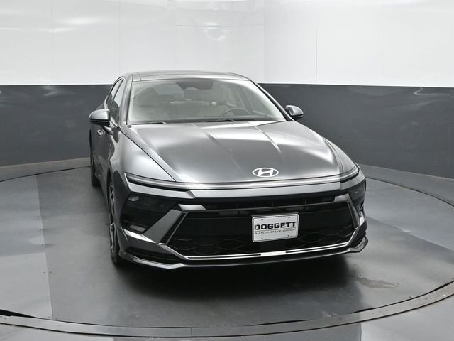 Used 2024 Gray Hyundai SEL image 17