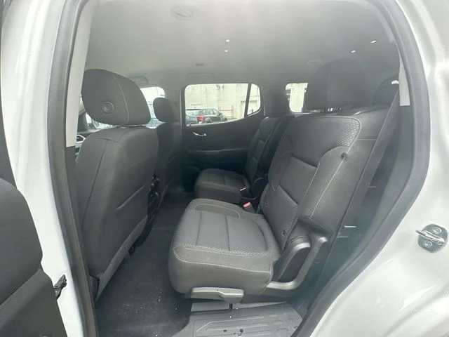 Used 2023 White GMC SLE image 28