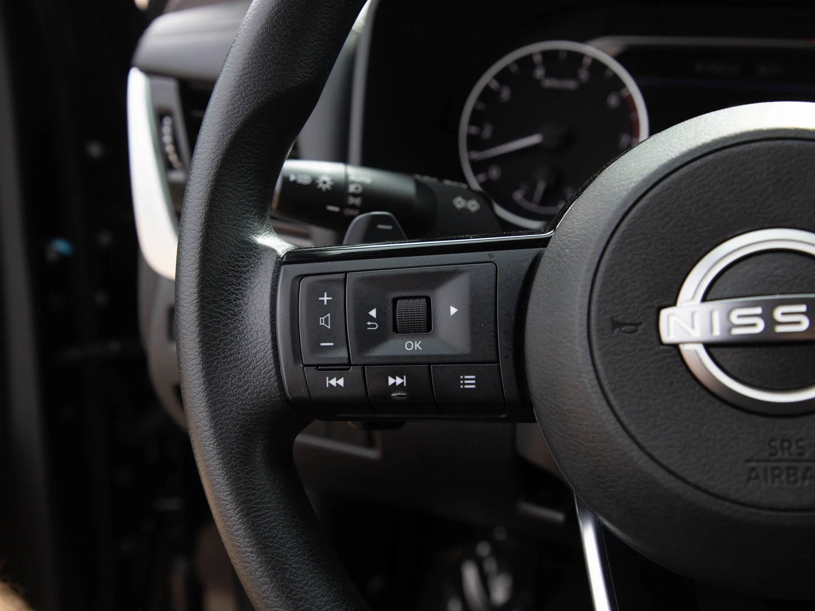 Used 2022 Super Black Nissan SV image 26