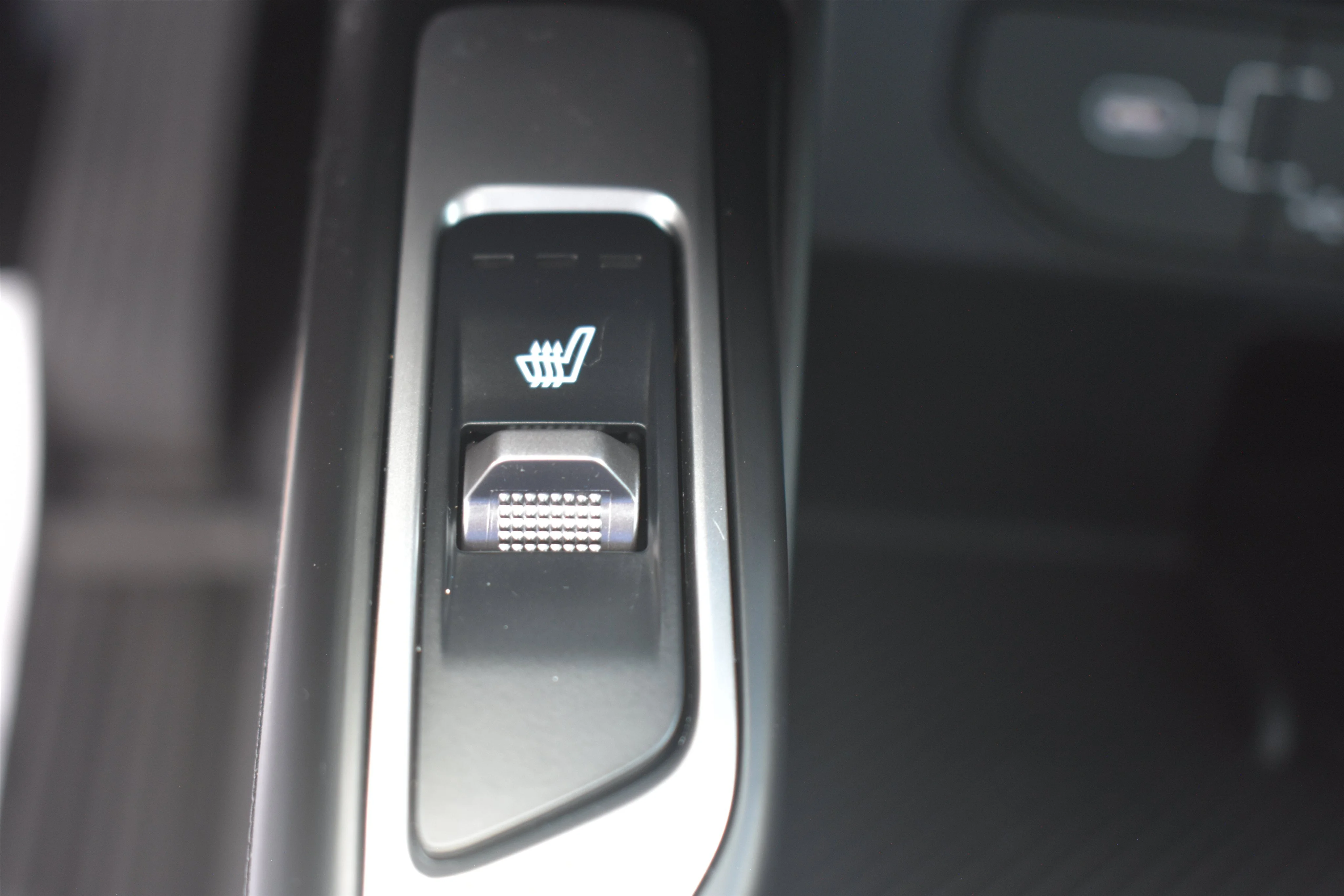 Used 2025 Everlasting Silver Kia S image 30