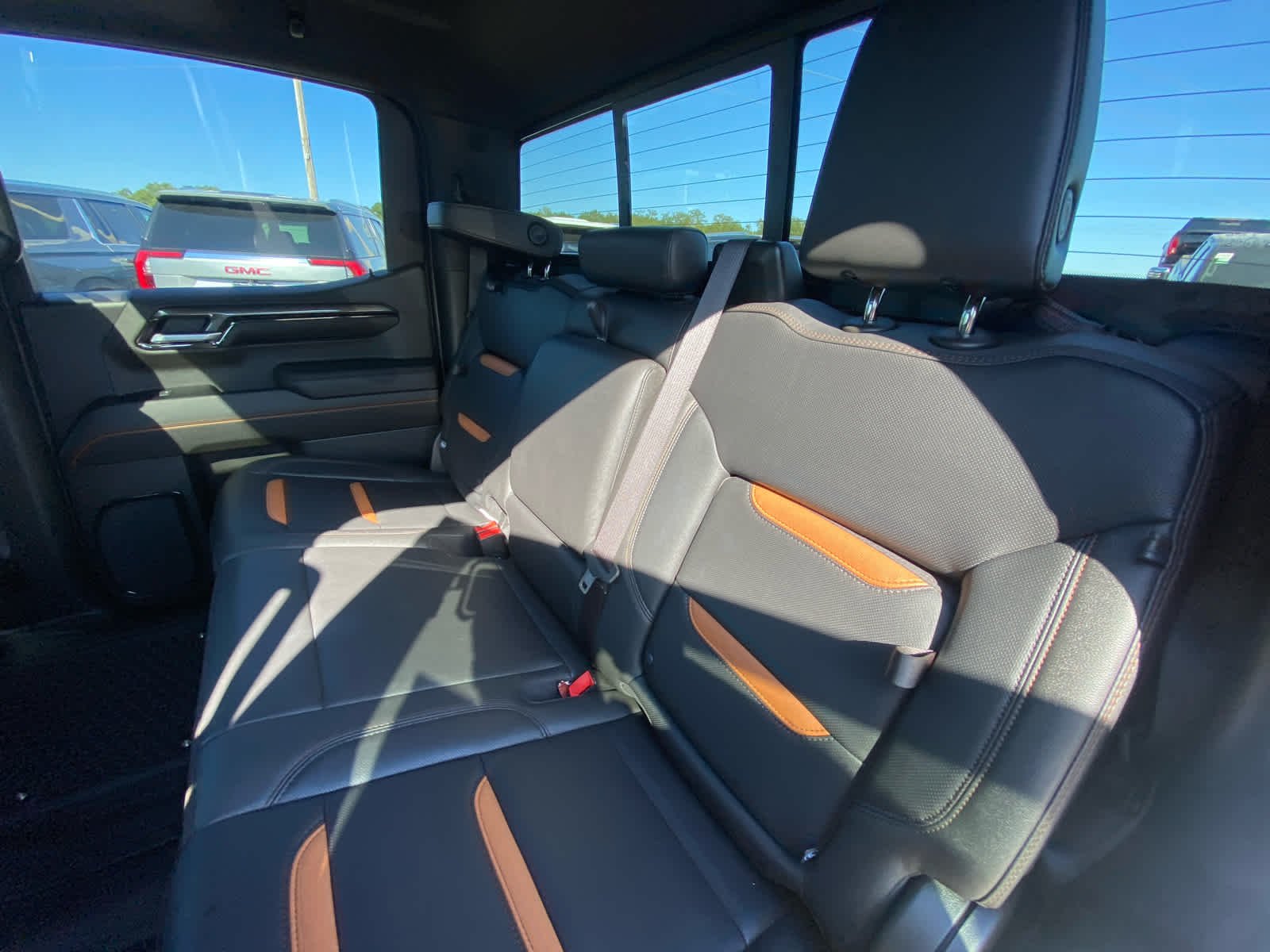 Used 2023 SUMMIT WHITE GMC AT4 image 23
