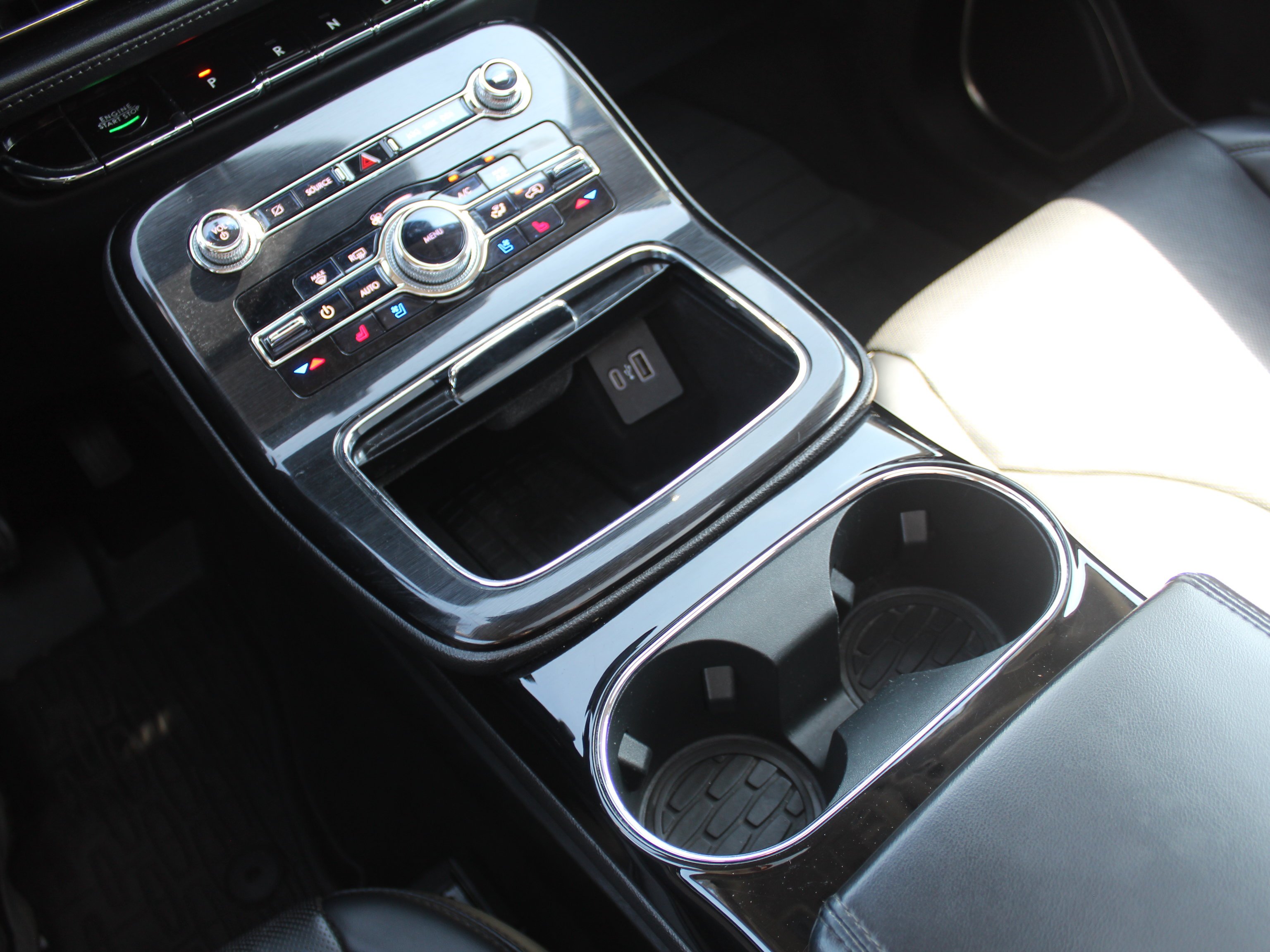 Used 2022 Black Lincoln Reserve image 22