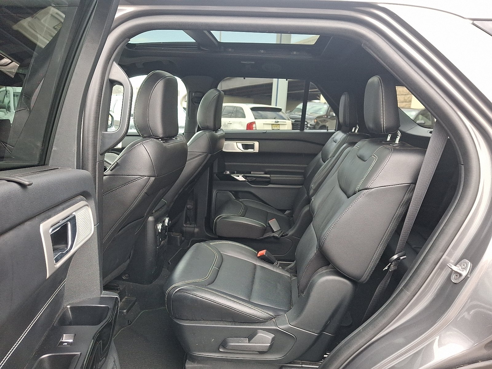 2022 Ford Explorer ST - Photo 10