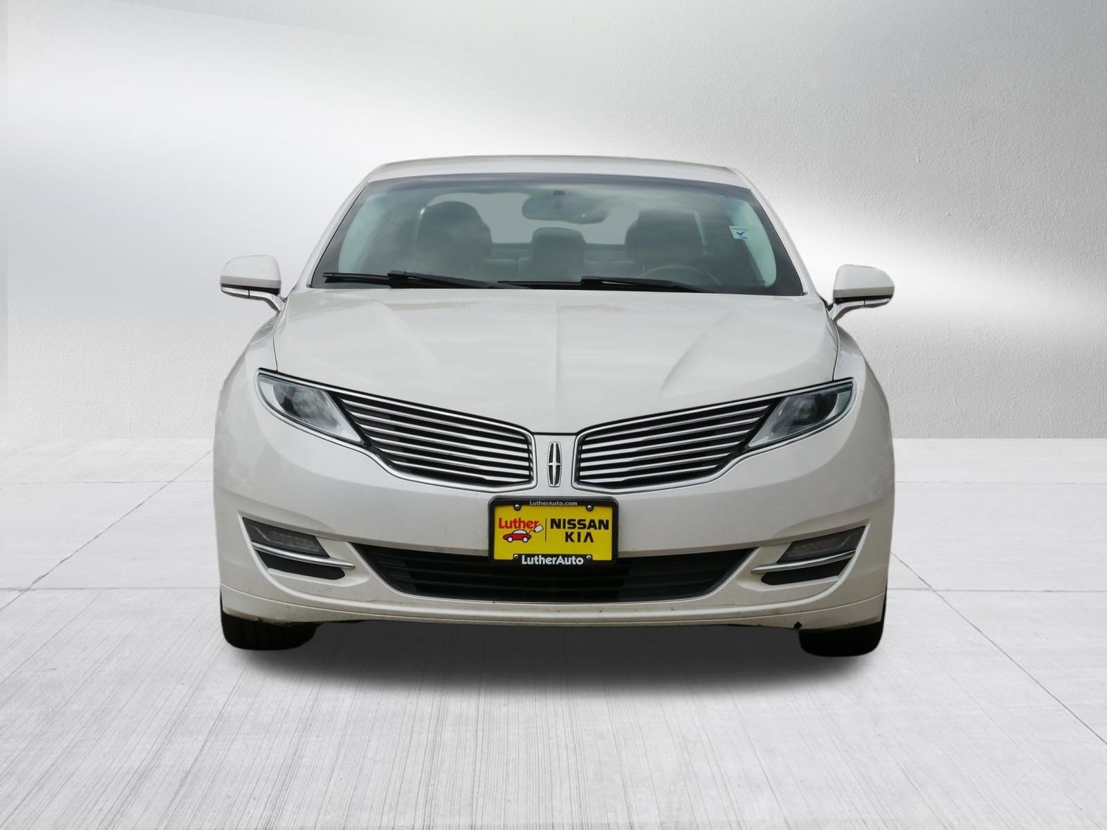 Used 2015 White Platinum Metallic Tri-Coat Lincoln Hybrid image 2