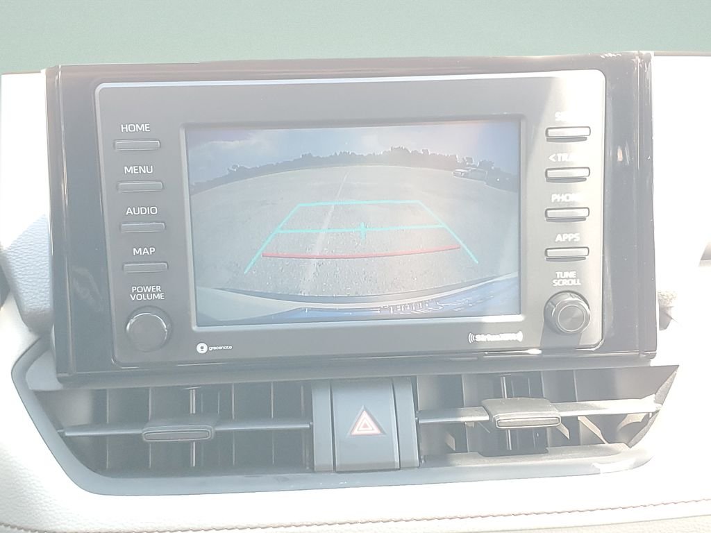 Used 2020 White Toyota XLE image 18