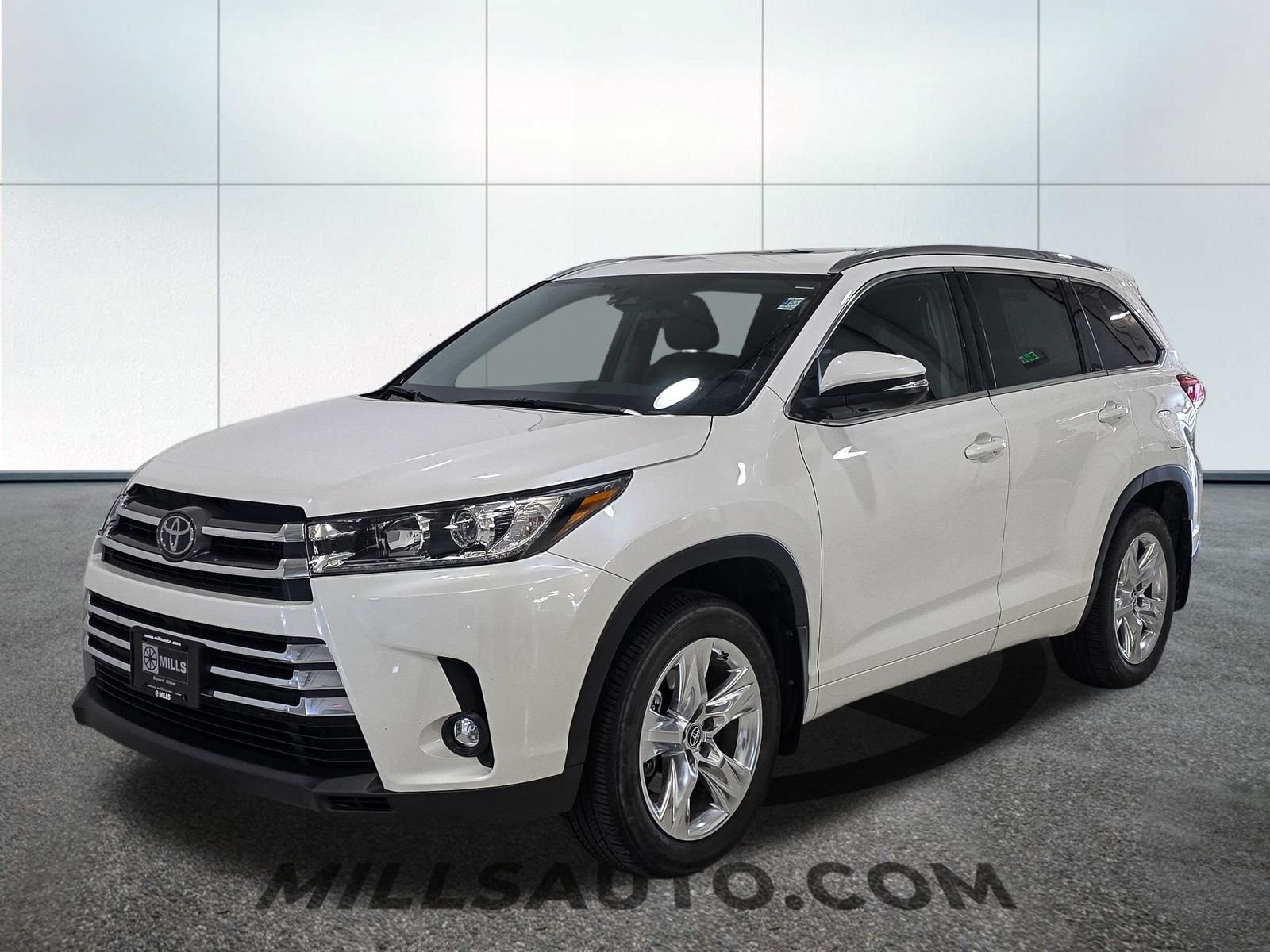 Used 2019 Toyota Highlander Limited with VIN 5TDDZRFH1KS975647 for sale in Willmar, Minnesota