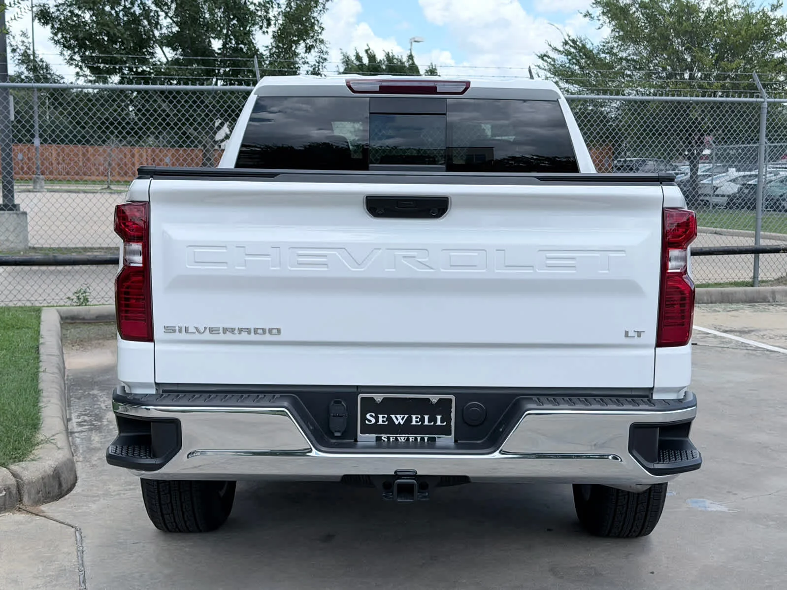 Used 2025 Summit White Chevrolet LT image 5