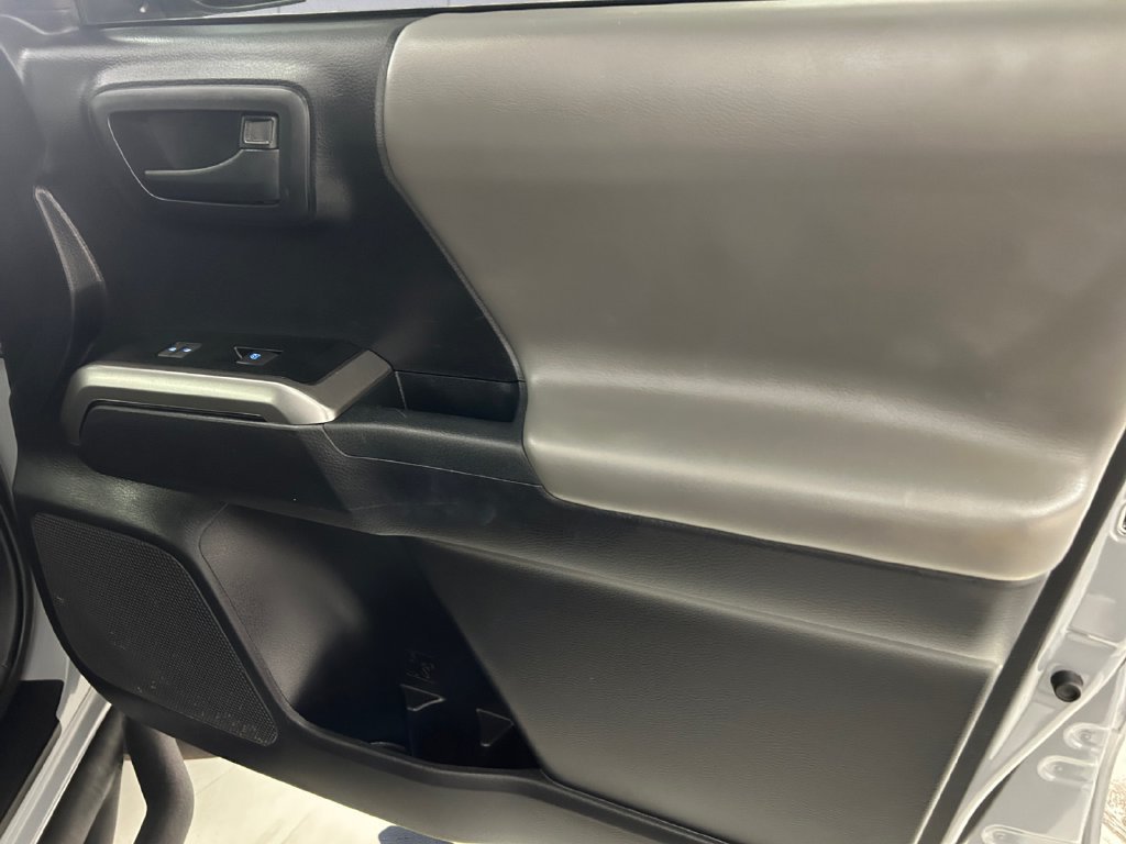 Used 2020  Toyota SR5 image 15