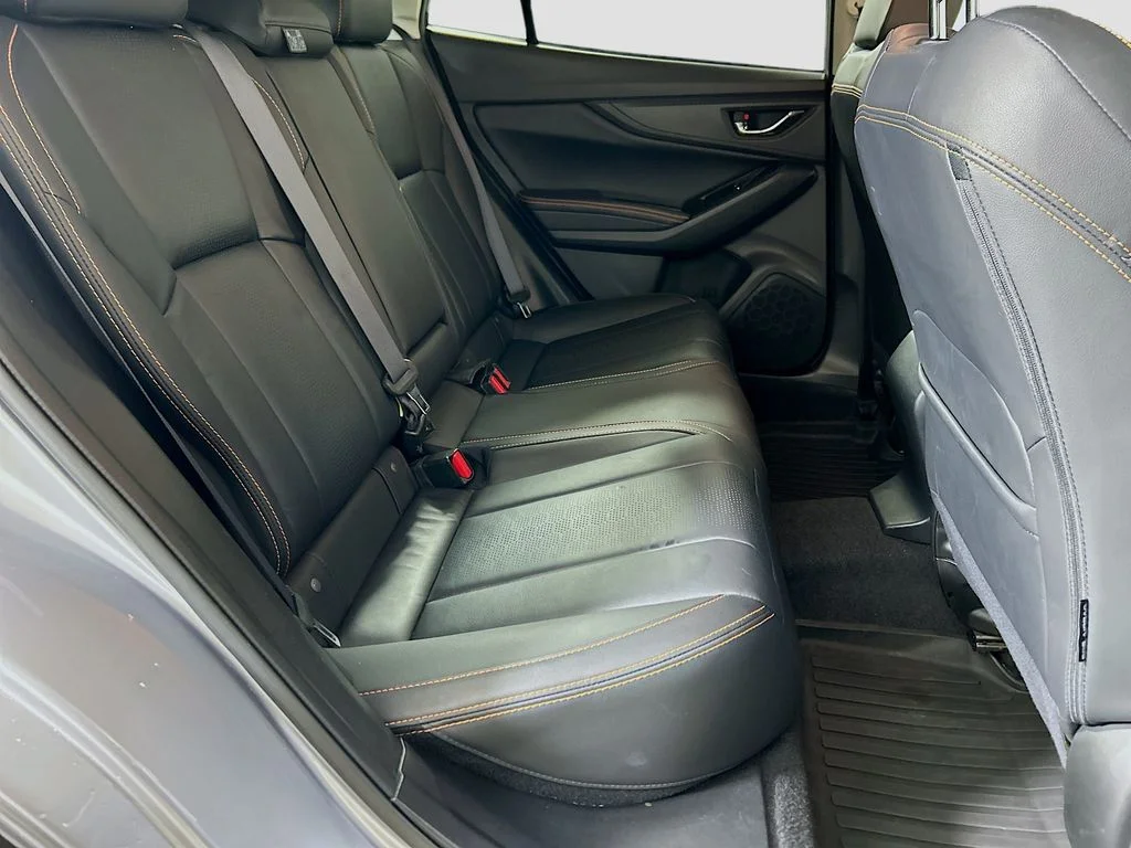 Used 2019 Ice Silver Metallic Subaru Limited image 26