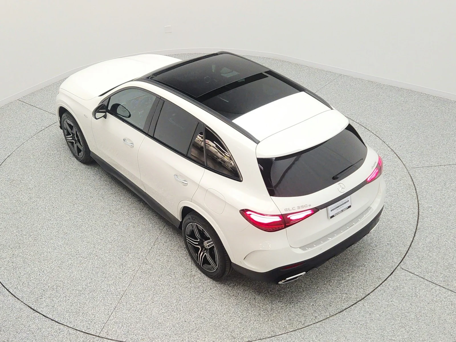 Certified Used 2025 Polar White Mercedes-Benz GLC 350e 4MATIC® SUV image 29