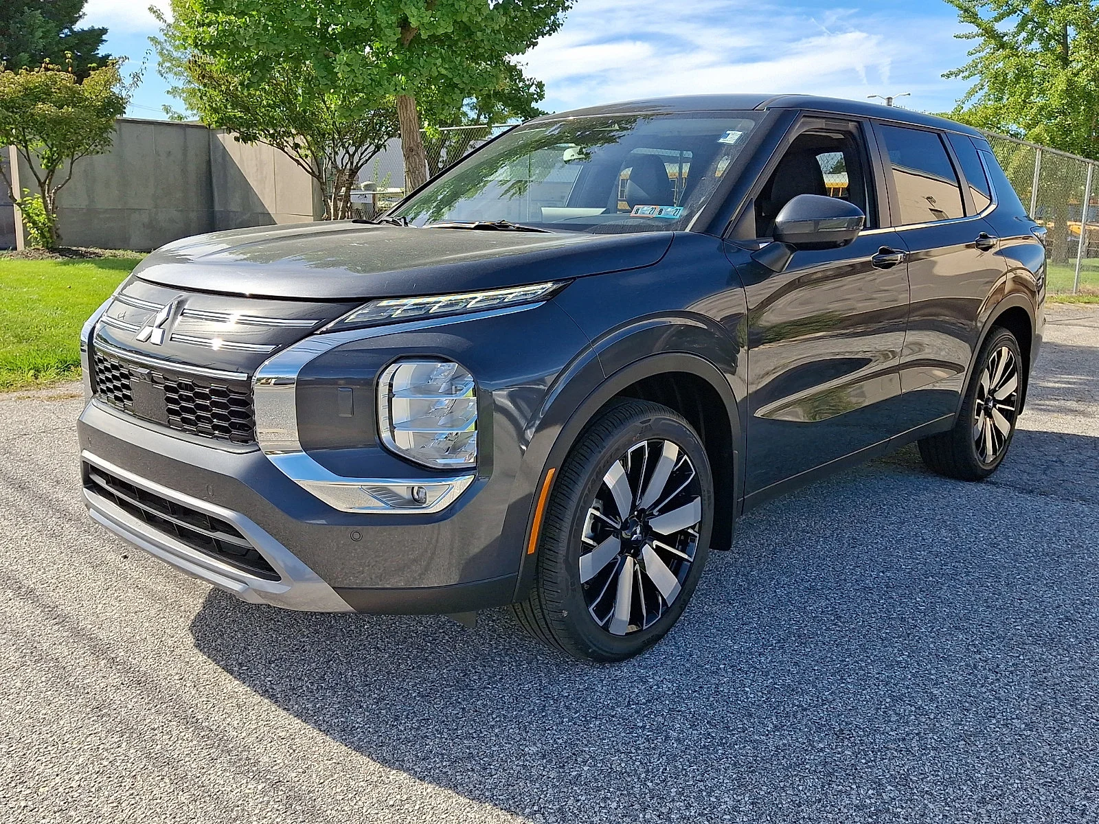 New 2026 Gray Mitsubishi SE image 4