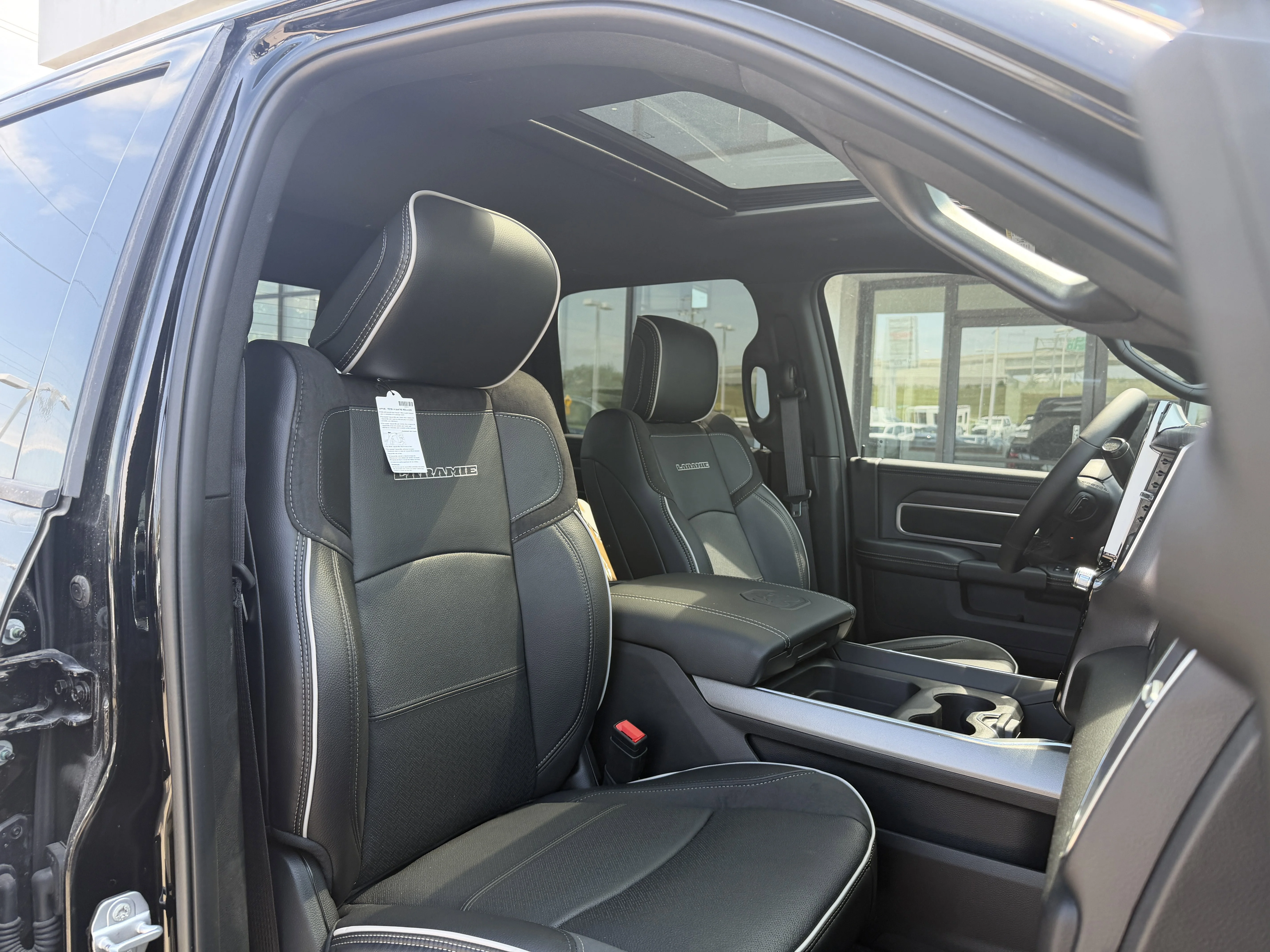 New 2026 Diamond Black Crystal Pearl-Coat Exterior Paint RAM Laramie image 21
