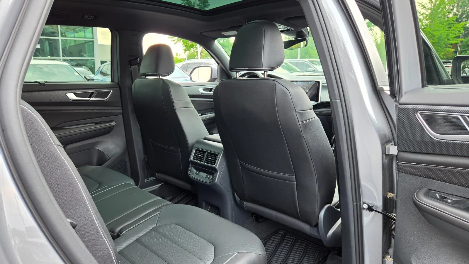 New 2026 silver mist metallic Volkswagen 2.0T SEL image 50