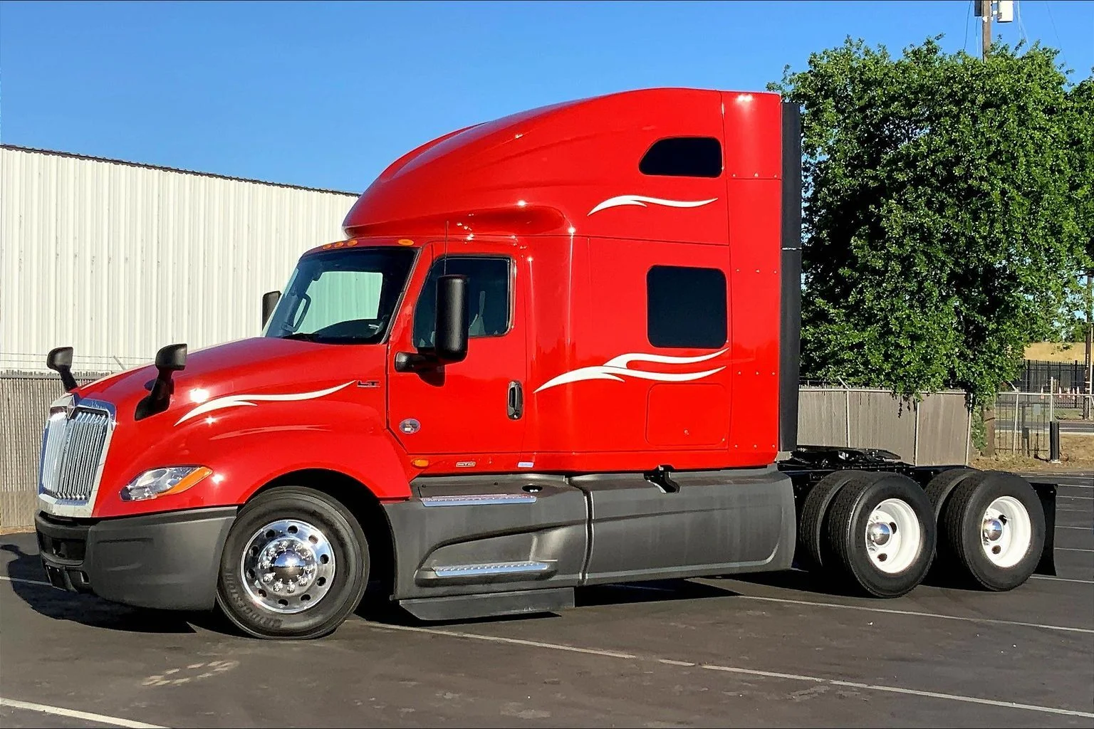 Used 2023 Red International  image 2