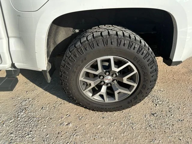 Used 2021 White GMC AT4 w/Leather image 25