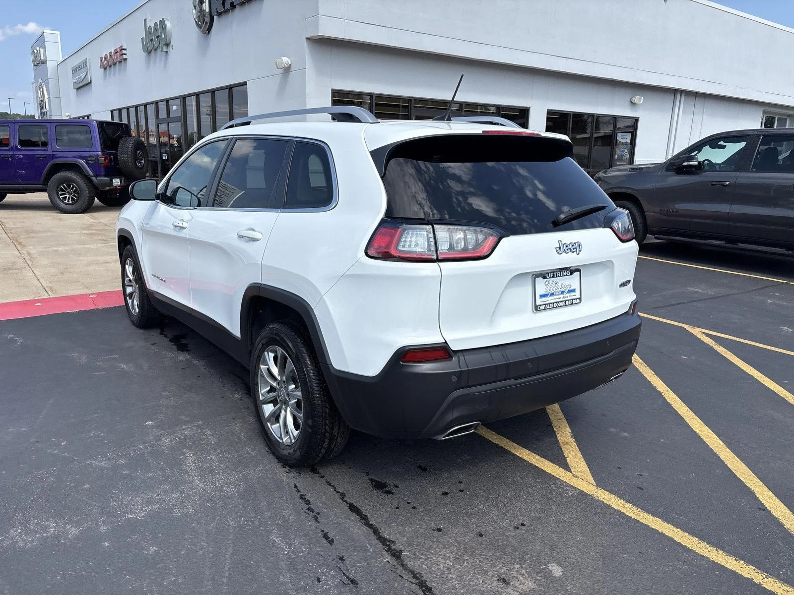 Used 2021 Bright White Clearcoat Jeep Latitude Lux image 7