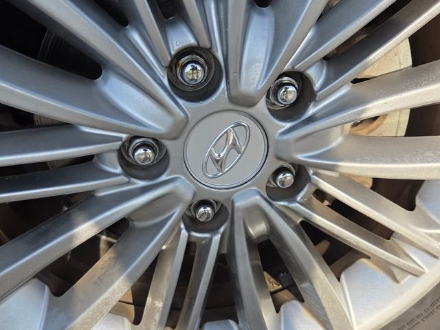 Used 2019 Silver Hyundai SEL image 15