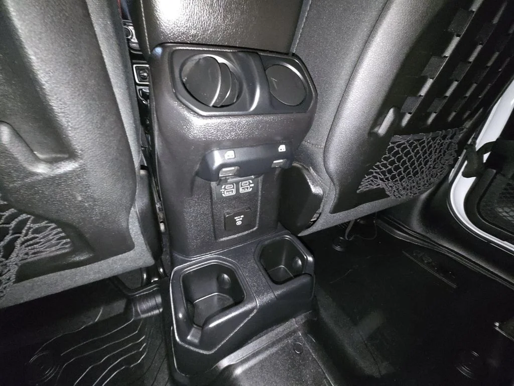 Used 2019 White Jeep Unlimited Rubicon image 29