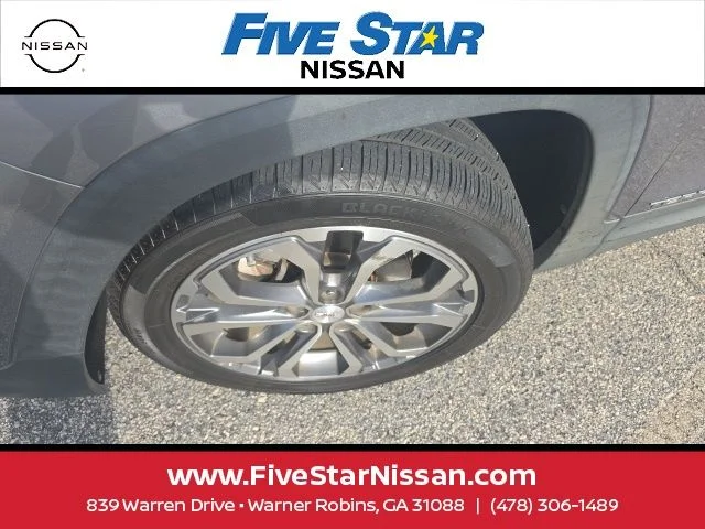 Used 2018 Gray GMC SLT image 2