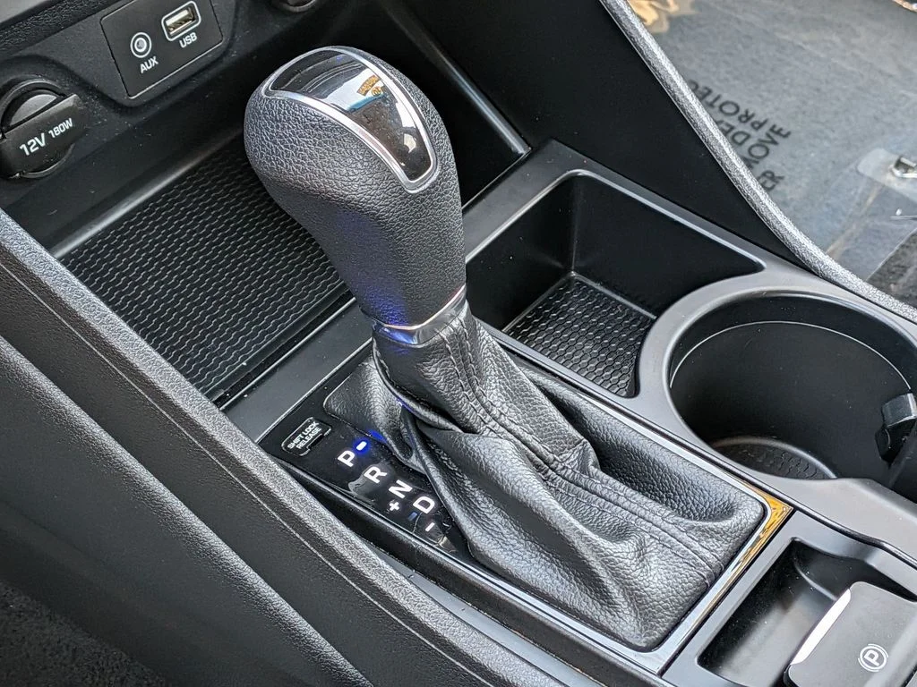 Used 2020 Blue Hyundai SE image 20