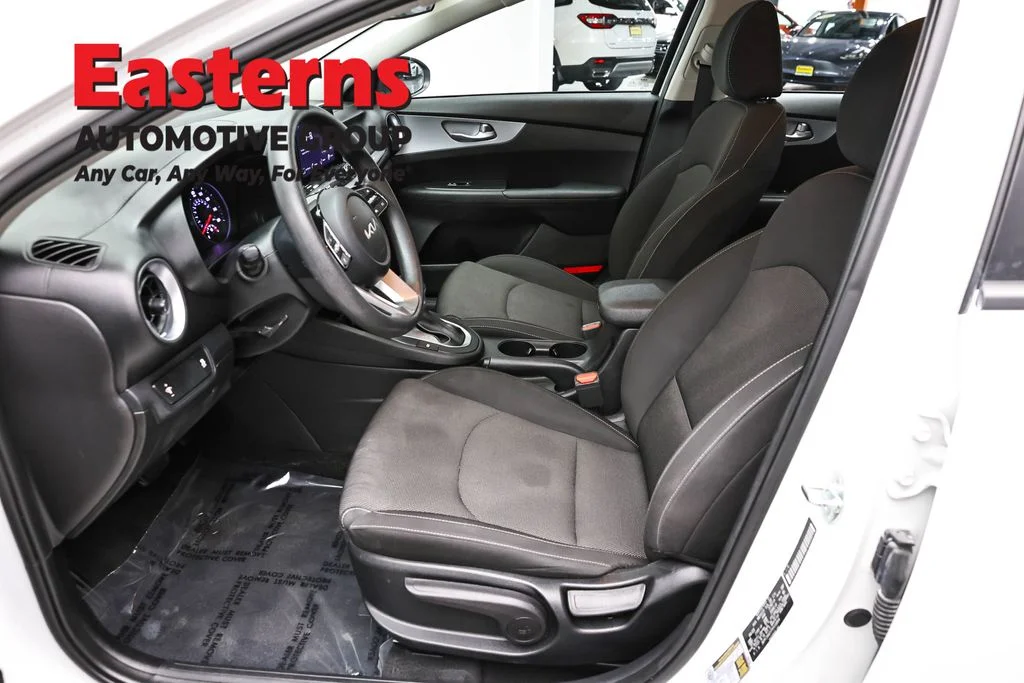 Used 2023 White Kia LXS image 13