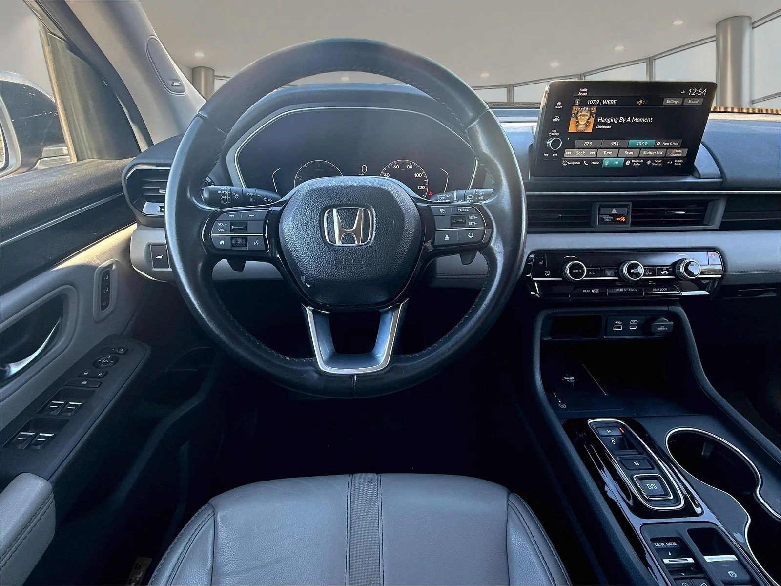 Used 2024 Lunar Silver Metallic Honda Touring image 12