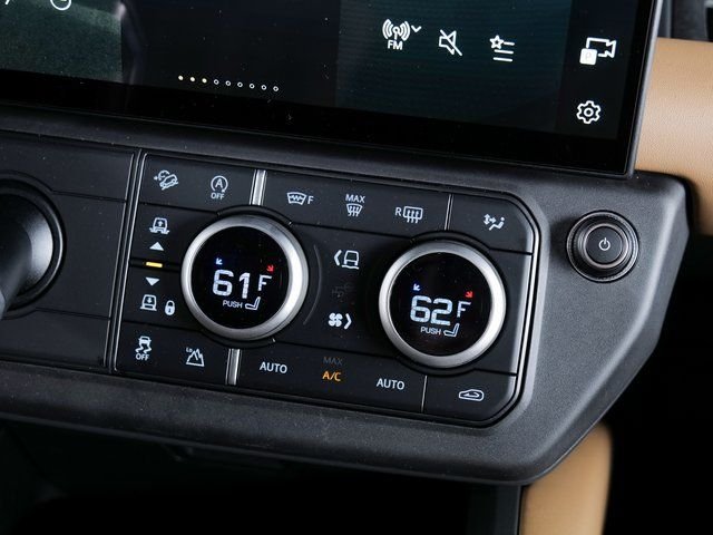 New 2026 Woolstone Green Land Rover X-Dynamic SE image 15