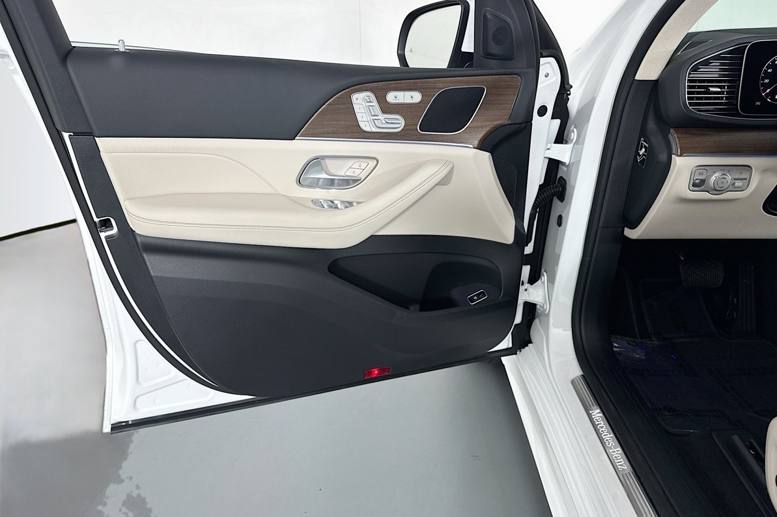 New 2026 Polar White Mercedes-Benz GLE 450 4MATIC® SUV image 20