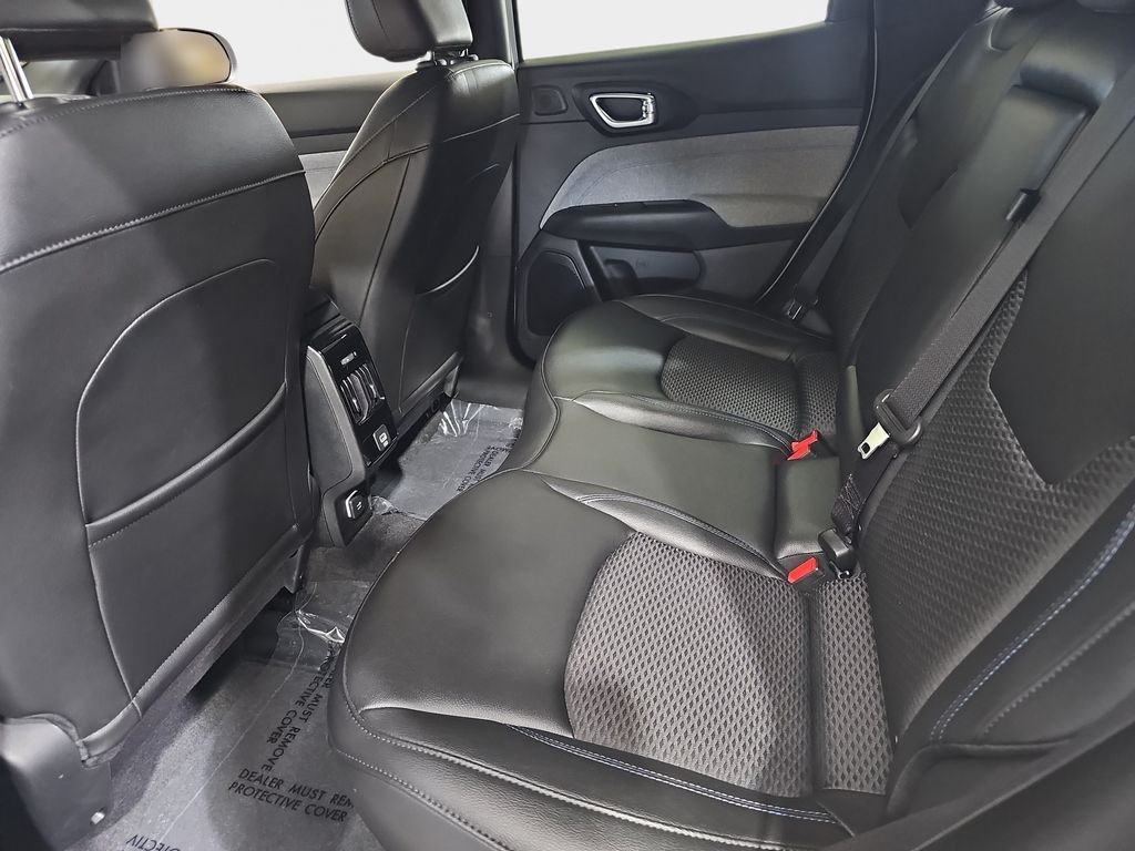 Used 2024 White Jeep Latitude image 16