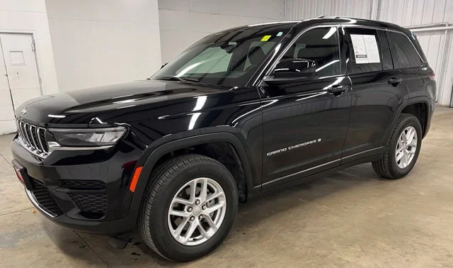 Used 2024 Black Jeep Laredo X image 3