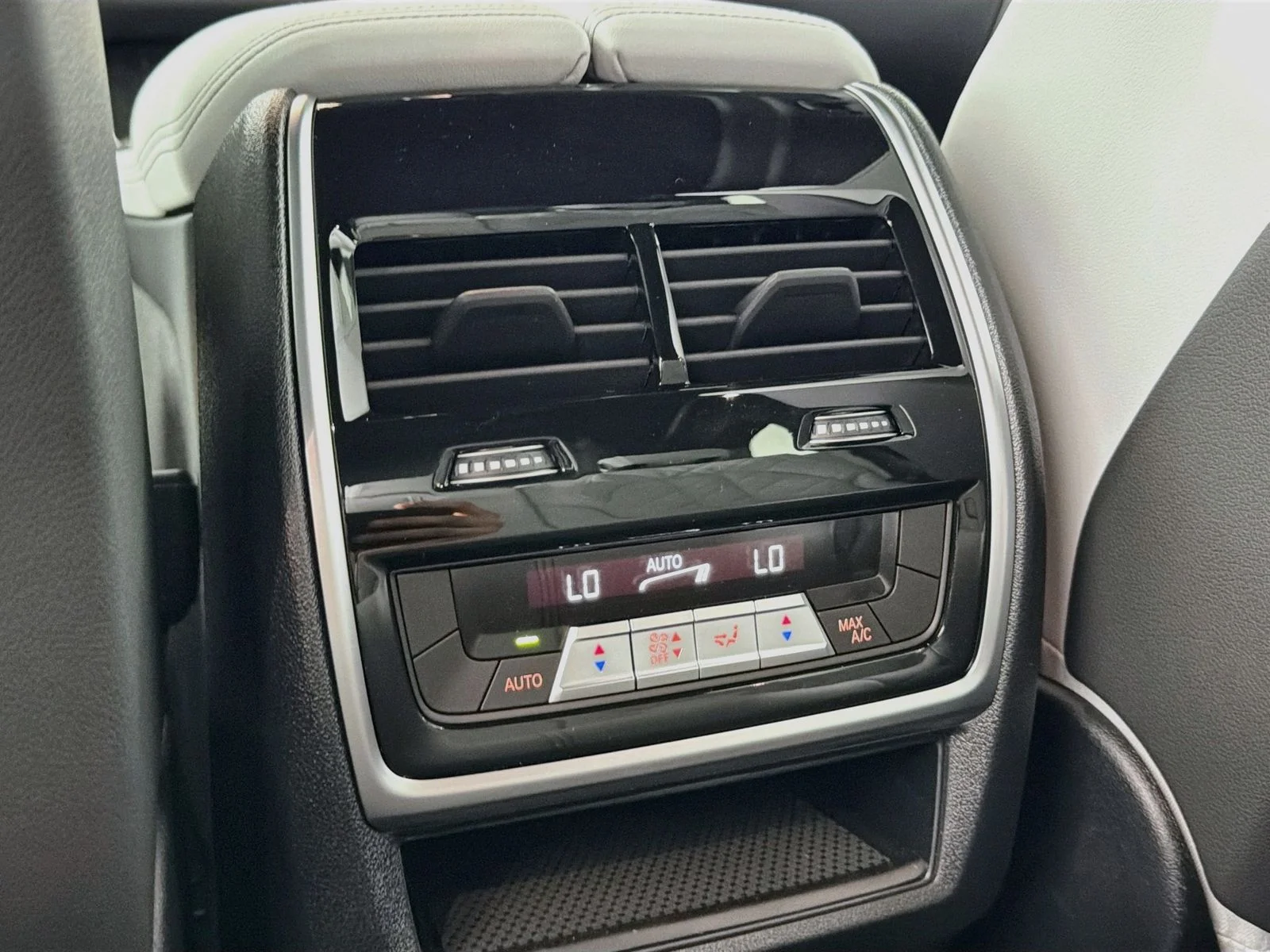 New 2026 Black Sapphire Metallic BMW sDrive40i image 27