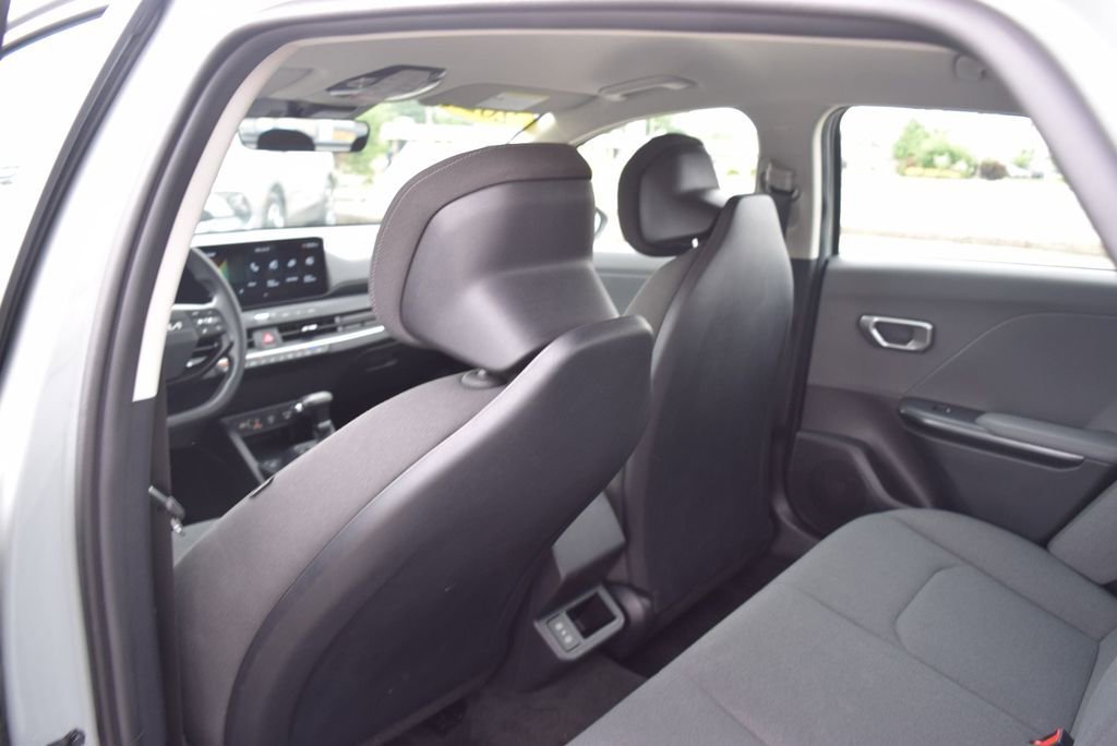 2025 Kia K4 LXS - Photo 12