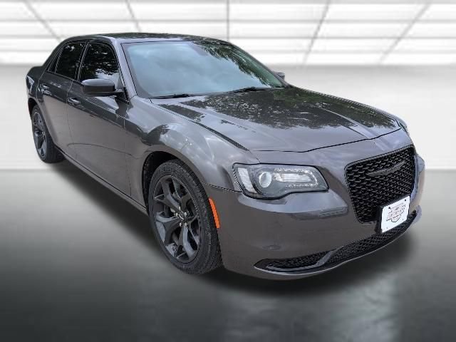 2023 Chrysler 300 Touring's photo