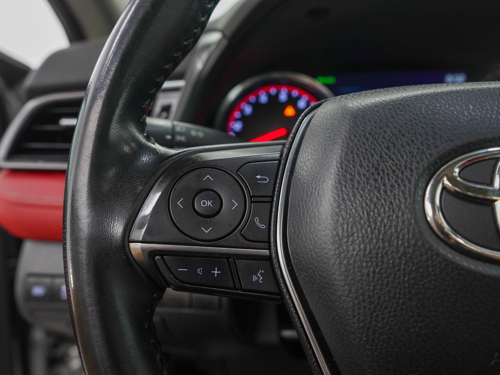 Used 2019 Midnight Black Metallic Toyota Xse image 23