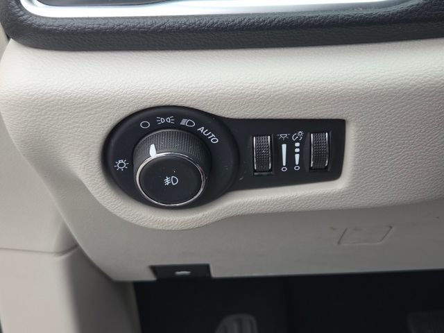 Used 2024 Silver Chrysler Limited image 26